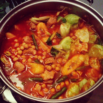 Putsero with tomato sauce