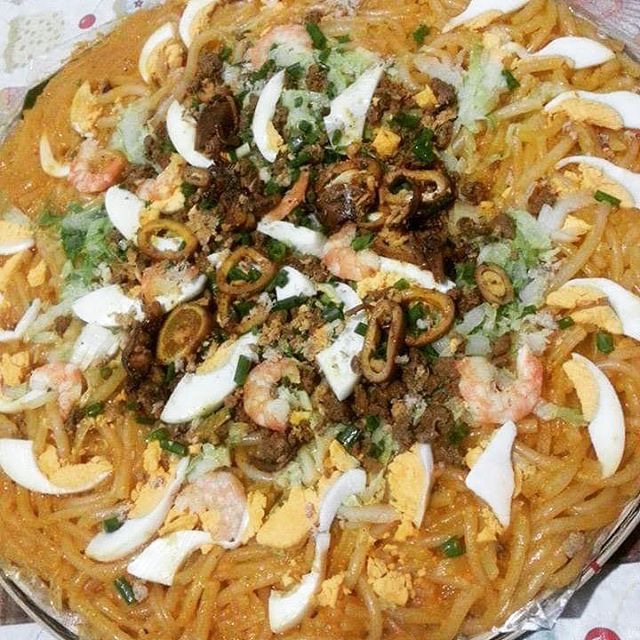 Pansit Malabon: thick noodles, seafood