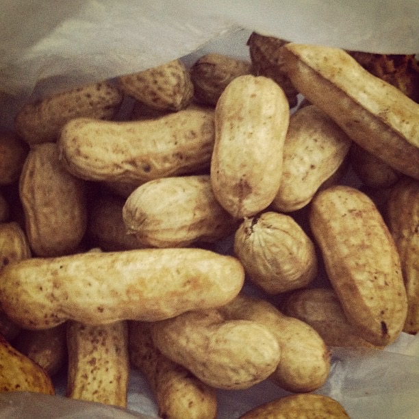 Nilagang Mani (Boiled Peanuts)