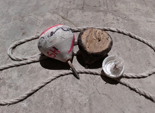 Filipino top with rope
