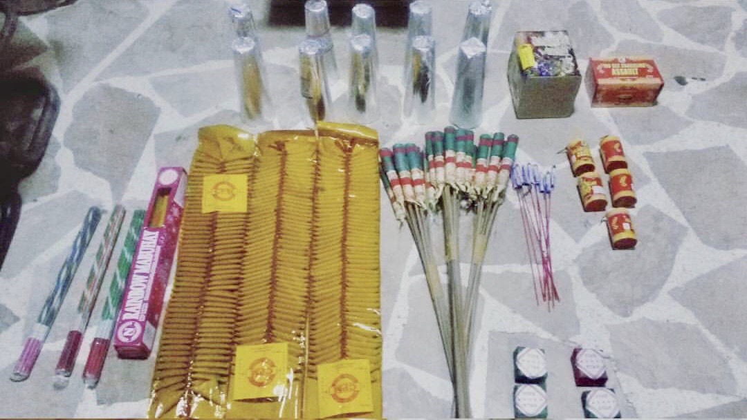 mga paputok at pailaw