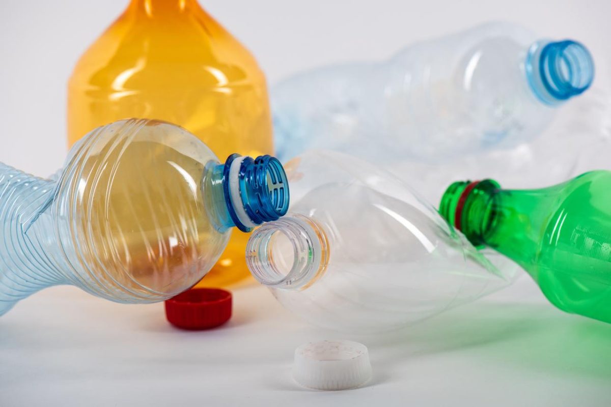 walang laman na boteng plastik
