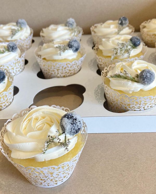 baby shower cupcakes