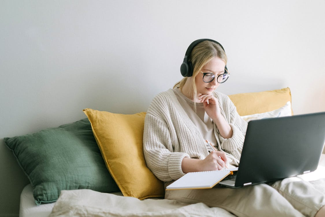 Learning a language with headphones