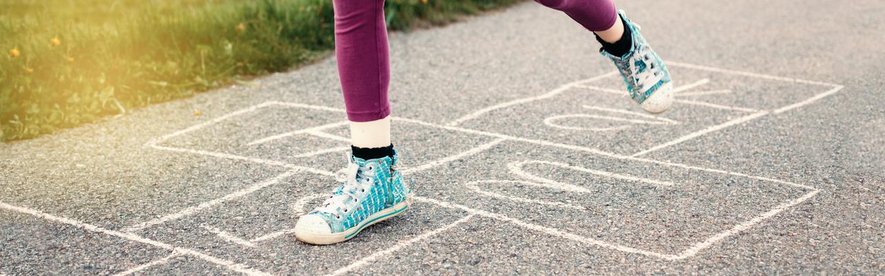 hopscotch in Tagalog