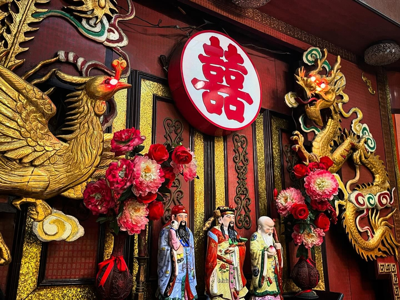 Chinese altar with double happiness symbol